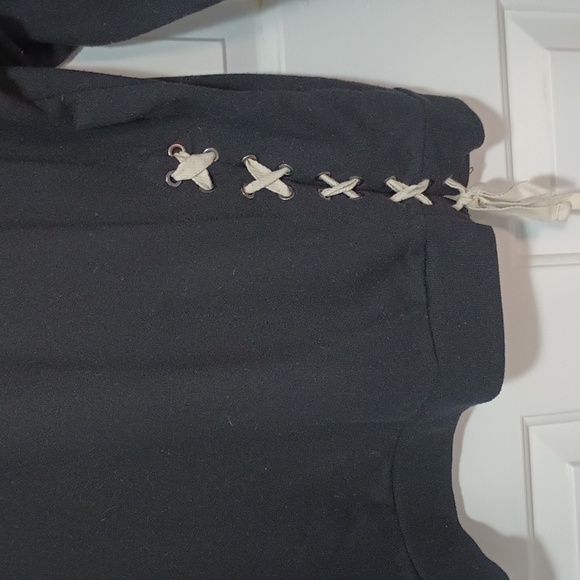 Cable and Gauge laced sweatshirt size large - Picture 2 of 7